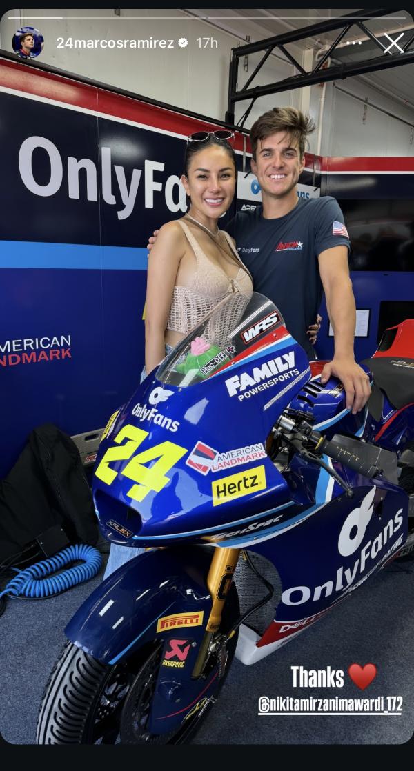 Nikita dan Marcos Ramírez Nikita Mirzani dan Marcos Ramírez di MotoGP Mandalika 2024. (Foto: Instagram)