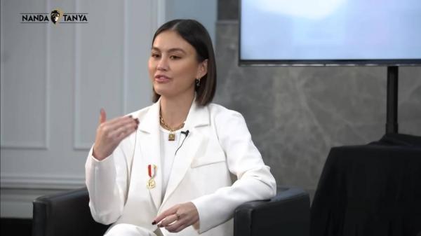 Agnez Mo di Youtube Agnez Mo saat menjadi bintang tamu di Youtube V Entertainment.id (Foto: Youtube)