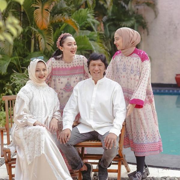 Keluarga Ikang Fawzi dan Marissa Haque Keluarga Ikang Fawzi dan Marissa Haque. (Foto: Instagram)