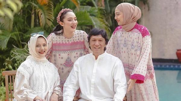 Keluarga Marissa Haque dan Ikang Fawzi. (Foto: Instagram)