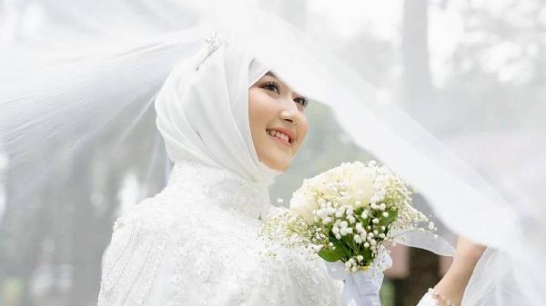 Syifa 1 Farah Kamila Asy Syifa istri Gus Zizan yang menggemparkan media sosial. (Foto: Instagram)