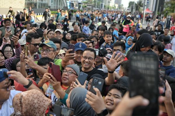 Anies Ist 2 Anies bertemu dengan warga di CFD Sudirman pada 1 September 2024 (Foto: Refi Sandi)