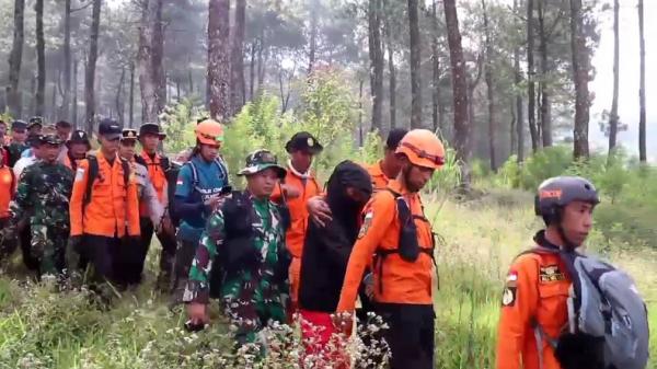 Pendaki wanita asal Semarang, Naomi Daviola sempat dinyatakan hilang setelah terpisah dari rombongan pendaki lainnya di Gunung Slamet, Purbalingga, Jateng ditemukan selamat, Selasa (8/10/2024). (Foto: Catur Edi Purwanto).