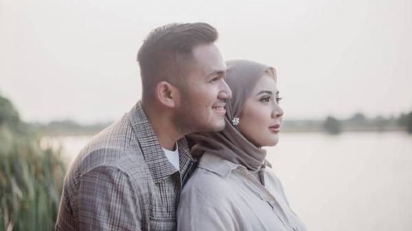 Kesha Ratuliu 1 Kesha Ratuliu dan suami. (Foto: Instagram)