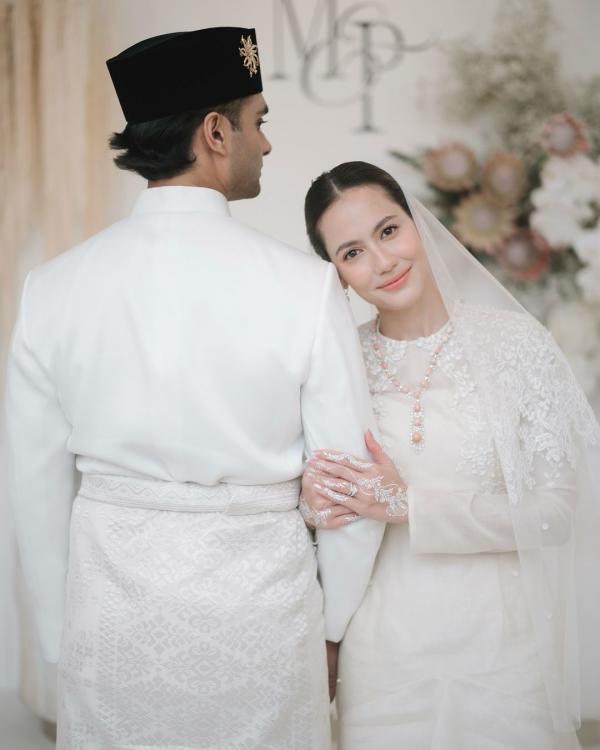 Pevita Nikah 2 Pevita Pearce dan suami. (Foto: Instagram)