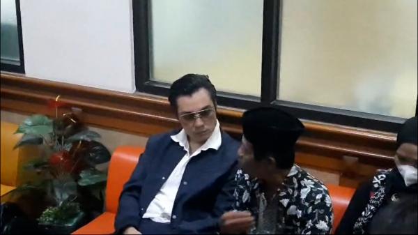 Baim Wong di sidang perdana perceraian. (Foto: Ravie Wardani)