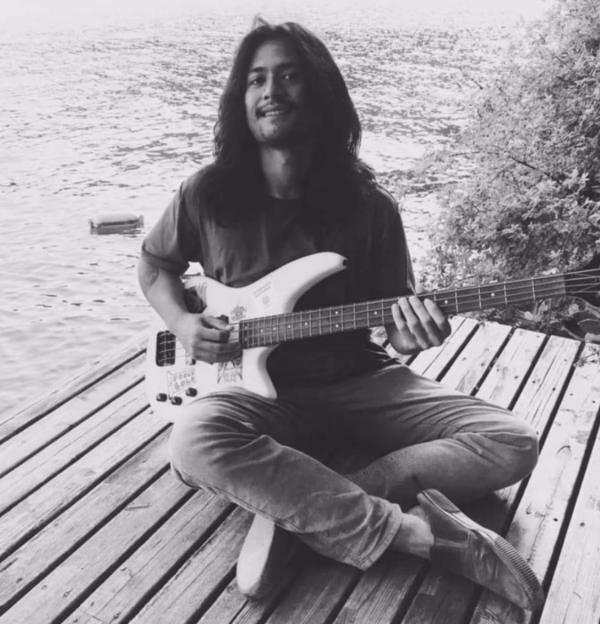 Ioannis main bass. (Foto: Instagram)