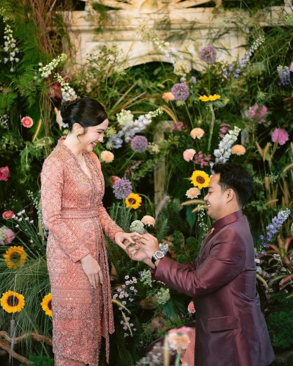 Febby Rastanty dan calon suami Febby Rastanty dan calon suami yang berprofesi sebagai polisi. (Foto: Instagram)