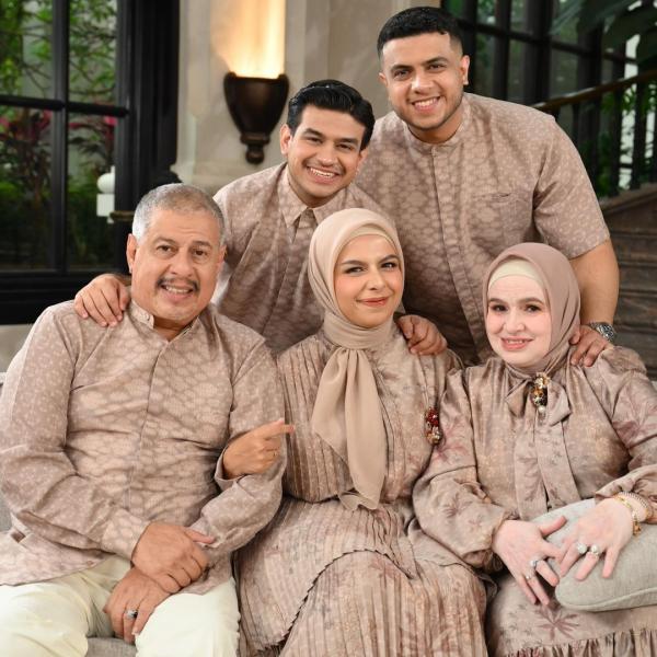 Pak Muh dan keluarga Pak Muh dan keluarganya. (Foto: Instagram)