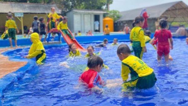 Wisata Pacet untuk anak, ada wahana air. (Foto: Instagram).