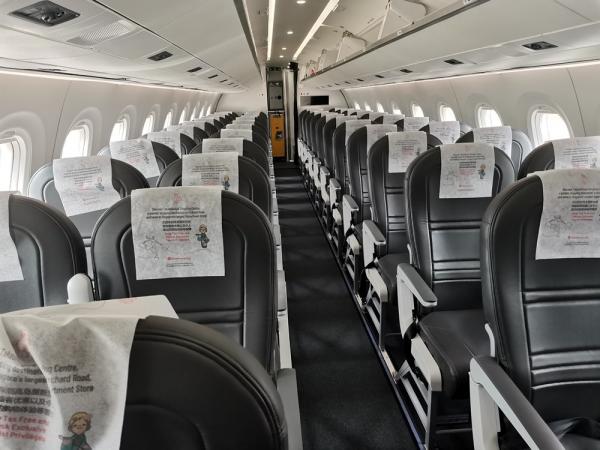 Scoot Konfigurasi kursinya tipe 2-2 dengan jumlah seat sebanyak 112. Hal itu membuat penumpang lebih nyaman karena duduk antara seat juga terasa lega.