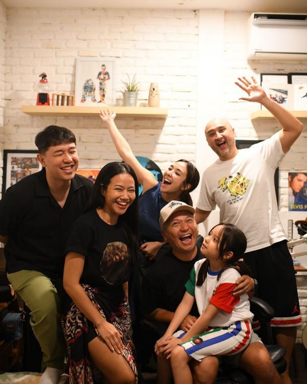 Gempi Dan Keluarga Gempi di kelilingi orang tersayang. (Foto: Instagram)