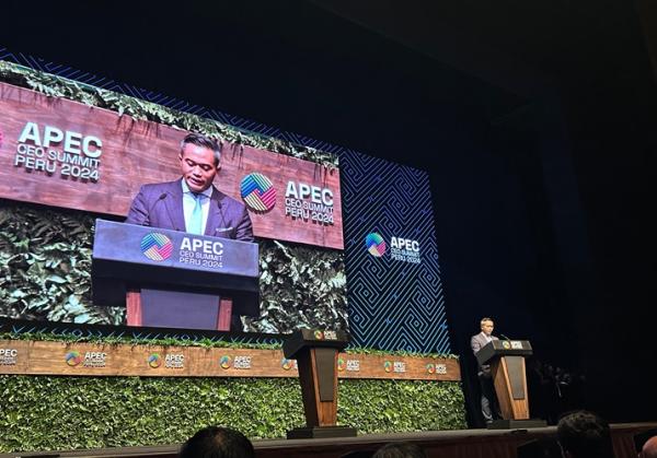 Ketua Umum Kadin Indonesia, Anindya Bakrie menjadi pembicara dalam sesi forum diskusi terbuka bertema &ldquo;The Impact of Investment on Development&rdquo; di Lima, Peru. (Foto: Dok. Kadin)