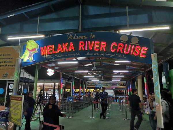 Malaka 3 Melaka River Cruise merupakan wisata menyusuri sungai Malaka. (foto: ibnu/Inews)