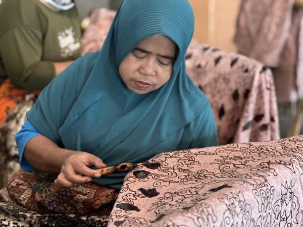 Perajn Batik Perajin batik di Cirebon. (Foto: Dimas Andhika Fikri)