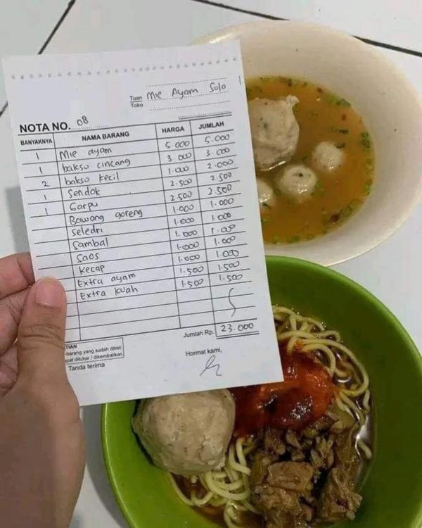 Rincian harga bakso viral. (Foto: X)