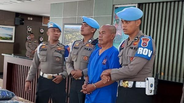 Kabag Ops Polres Solok Selatan AKP Dadang Iskandar Kabag Ops Polres Solok Selatan AKP Dadang Iskandar (57) ditetapkan sebagai tersangka pembunuhan berencana terkait penembakan terhadap AKP Ryanto Ulil Anshar (34). (Foto: MPI/Rus Akbar)