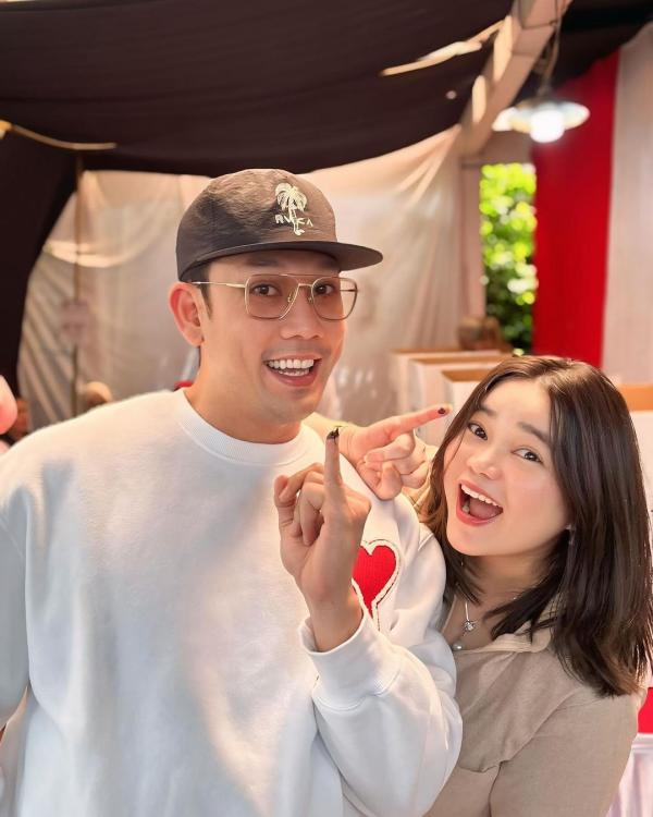Denny Sumargo 2 Denny Sumargo dan istri. (Foto: Instagram)