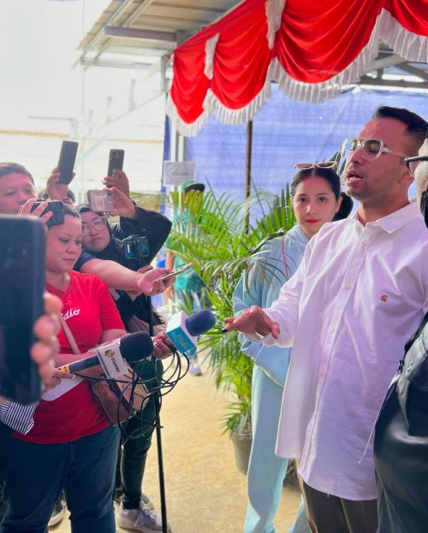 Raffi Ahmad setelah nyoblos Pilkada 2024 Raffi Ahmad setelah nyoblos Pilkada 2024. (Foto: Instagram)