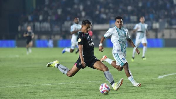 Pertandingan pembuka Liga 1 2024/25 Pertandingan pembuka Liga 1 2024/25 antara Persib Bandung melawan PSBS Biak (dok. PSSI)