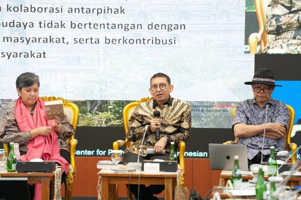Fadli Zon Menteri Kebudayaan Fadli Zon ikut bangga kebaya ditetapkan sebagai warisan budaya takbenda UNESCO. (Foto: Istimewa)