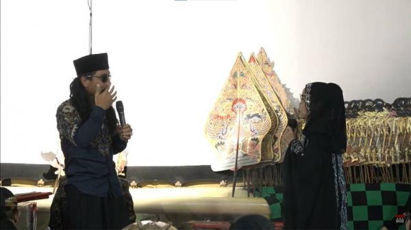Gus Miftah Dan Yati Pesek Gus Miftah saat menghina fisik Yati Pesek. (Foto: Youtube)