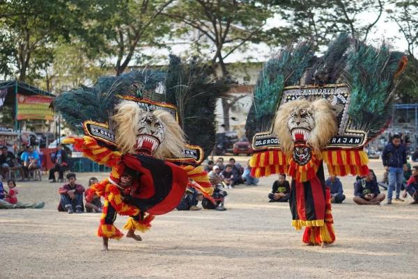 Reog Ponorogo Reog Ponorogo diakui UNESCO sebagai warisan budaya takbenda Indonesia. (Foto: Instagram)