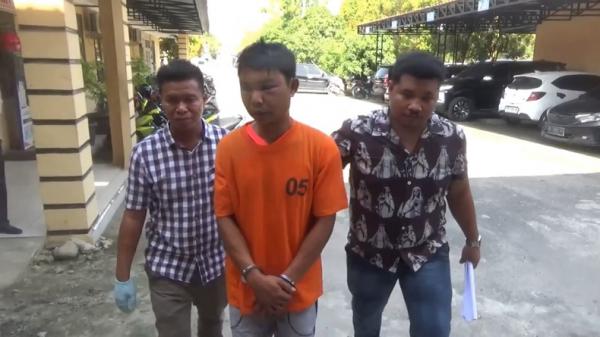 Suami bacok istri Seorang suami tega menganiaya istrinya hingga tewas dengan senjata tajam jenis parang dan ibu mertua hingga kritis. (Foto: Wahyu Rustandi).