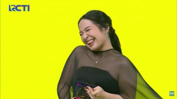 Bernadya 1 Bernadya membawa empat piala di Spotify Wrapped Live Indonesia 2024. (Foto: Youtube)