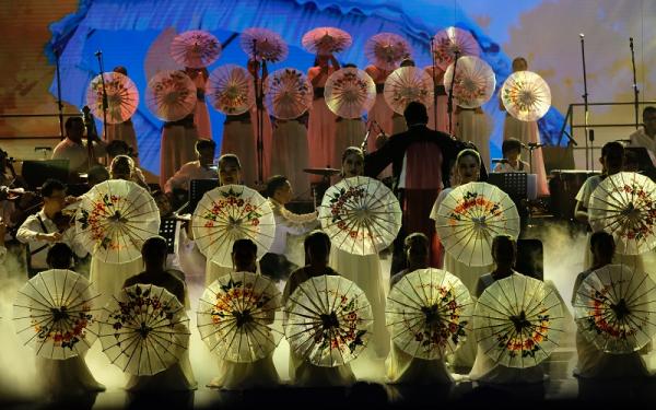 Batavia Madrigal Singers Female membawakan lagu Letter dari anime Violet Evergarden dalam Konser Symphonic Saga: Iconic Scores from Anime & Games. (Foto: Istimewa)