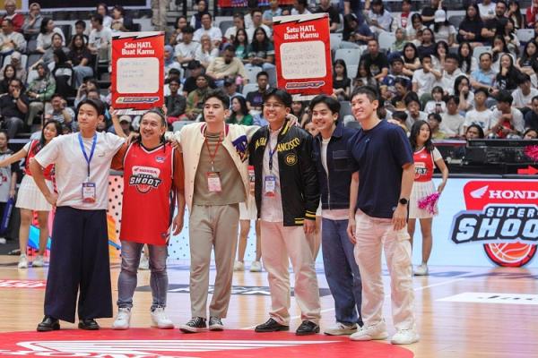 Sejumlah figur publik yang turut menyemarakkan Honda DBL Jakarta di Indonesia Arena, GBK, Jumat (6/12/2024). (Foto: iNews Media Group/Aldhi Chandra Setiawan).