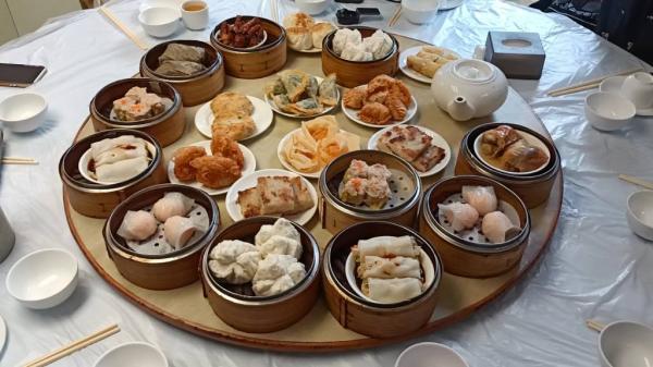 Aneka jenis dimsum halal yang disajikan di kantin Osman Ramju Islamic Centre, Hong Kong. (Foto: Armydian Kurniawan)
