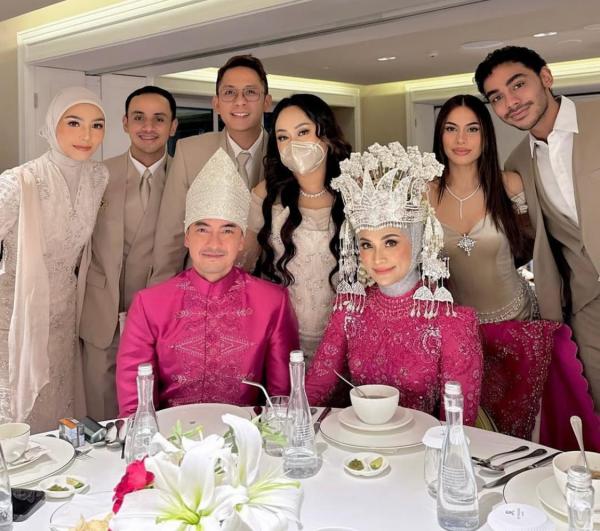 Keluarga Zulhas Keluarga Zumi Zola dan Putri Zulhas. (Foto: Instagram)