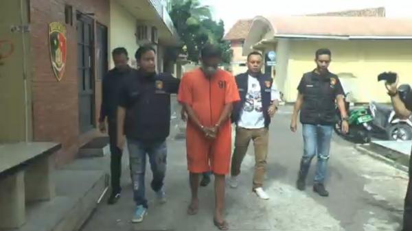 Tersangka penganiayaan dokter koas Fadilla alias Datuk, tersangka penganiayaan terhadap dokter koas. (Foto: Firdaus).