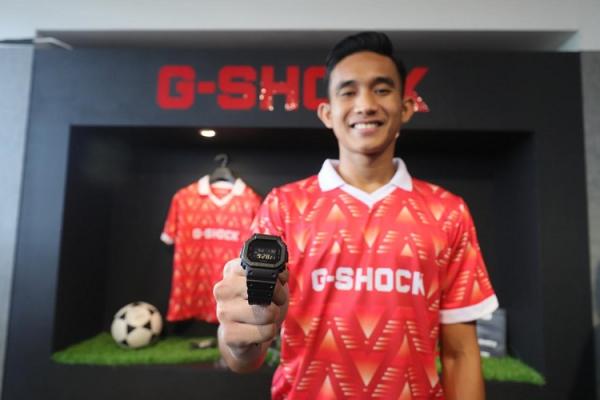 G-SHOCK seri DW-5600BB-1DR menjadi salah satu jam tangan favorit Ridho. (Foto: iNews Media Group/Aldhi Chandra Setiawan)