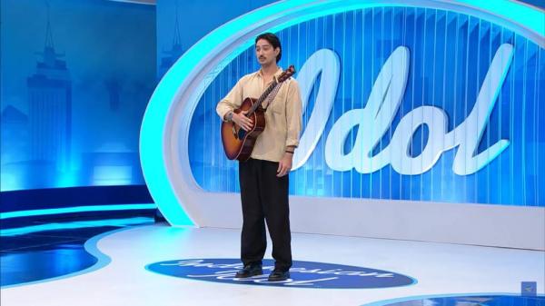 Del Salomo 1 Del Salomo, peserta Indonesian Idol yang mencuri perhatian. (Foto: Youtube)