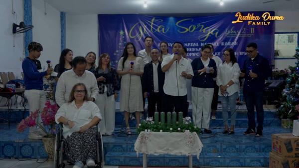Judika rayakan Natal Judika rayakan Natal di Panti Asuhan. (Foto: Youtube)