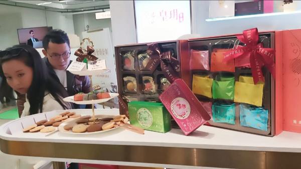 Aneka kue Aneka kue halal produk Imperial Patisserie cocok jadi oleh-oleh Hong Kong. (Foto: iNews.id/Armydian Kurniawan)