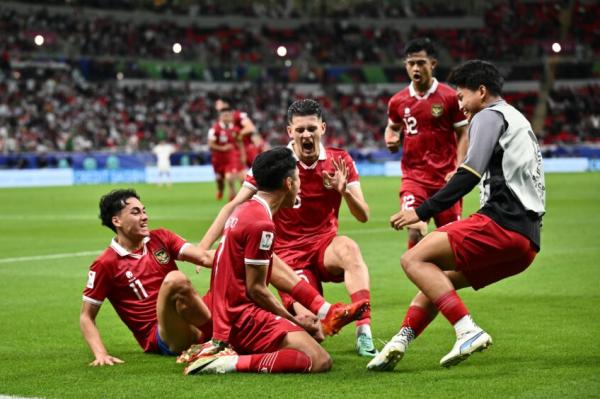 Timnas Indonesia merayakan gol Marselino Ferdinan Timnas Indonesia merayakan gol Marselino Ferdinan ke gawang Irak pada laga perdana Piala Asia 2023 di Ahmad bin Ali Stadium, Al Rayyan, Qatar, 15 Januari 2024. (Foto: PSSI)