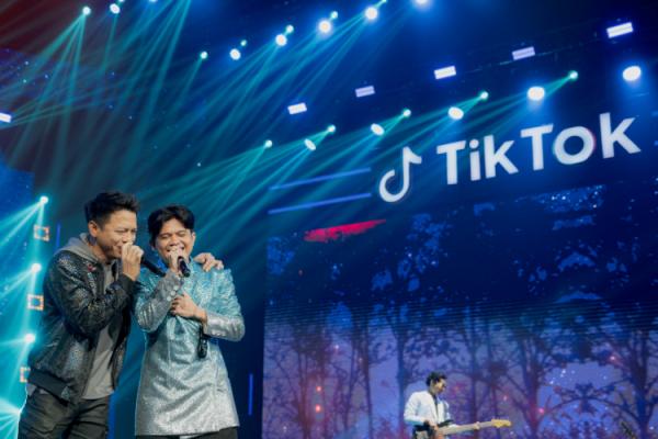 Penampilan duet Juicy Luicy bersama Ariel NOAH Penampilan duet Juicy Luicy bersama Ariel NOAH yang sukses menghentak panggung TikTok Awards Indonesia 2024. (Foto: dok TikTok )