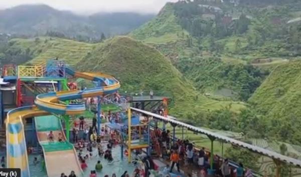 Guci tegal Onjek wisata Rindu alam, Guci, Kabupaten Tegal dipadati ribuan wisatawan di hari terakhi libur Nataru. (Foto: iNews)
