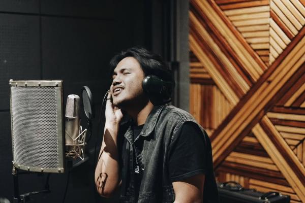 Dimansyah di studio musik Dimansyah di studio musik. (Foto: Instagram)