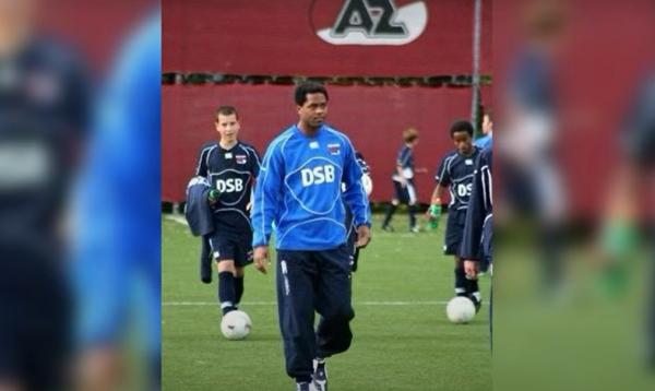 Foto Thom Haye muda (belakang kiri) saat dilatih P Foto Thom Haye muda (belakang kiri) saat dilatih Patrick Kluivert di akademi AZ Alkmaar 17 tahun lalu. (Foto: Youtube The Haye Way)