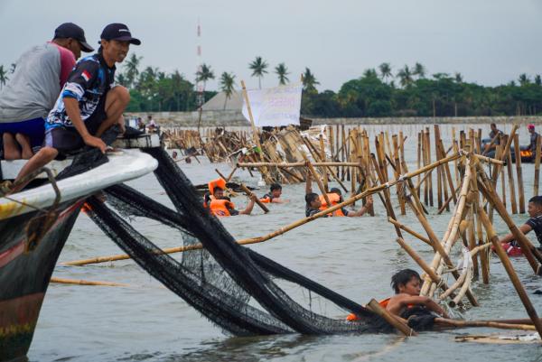 Daftar 8 Pegawai ATR/BPN Disanksi Buntut Polemik Pagar Laut Tangerang, 6 Dicopot!
