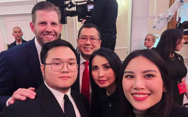 Angela Tanoesoedibjo bersama keluarga Ketum Partai Perindo Angela Tanoesoedibjo bersama Ketua Majelis Persatuan Partai Perindo Hary Tanoesoedibjo dan Ketua Umum Kartini Perindo Liliana Tanoesoedibjo, serta adiknya Warren Haryputra Tanoesoedibjo. (Foto: Istimewa)