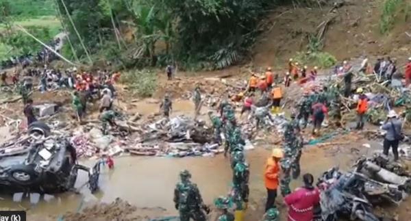Longsor Pekalongan Operasi SAR pencarian korban banjir bandang dan longsor di Petungkriyono, Kabupaten Pekalongan resmi ditutup, Senin (27/1/2025). (Foto: iNews)
