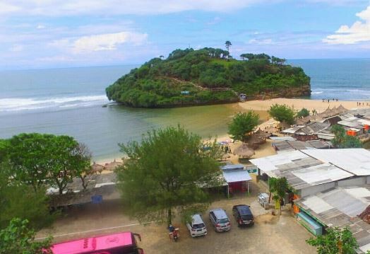Pantai Drini, Gunungkidul, DIY merupakan salah satu kawasan laut selatan yang berhadapan langsung dengan Samudera Hindia. (Foto: Instagram)