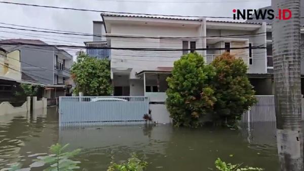 Banjir Perumahan Mewah Kelapa Gading Banjir menggenang perumahan mewah di Kelapa Gading, Jakarta Utara, Rabu (29/1/2025). (Foto: iNews)