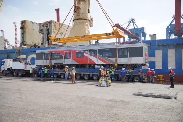 Trainset KRL Baru 1 Penampakan KRL baru yang diimpor dari CRRC Qingdao Sifang saat tiba di Indonesia. (Foto: Dok. KAI Commuter)