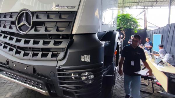Mercedes Benz Arocs